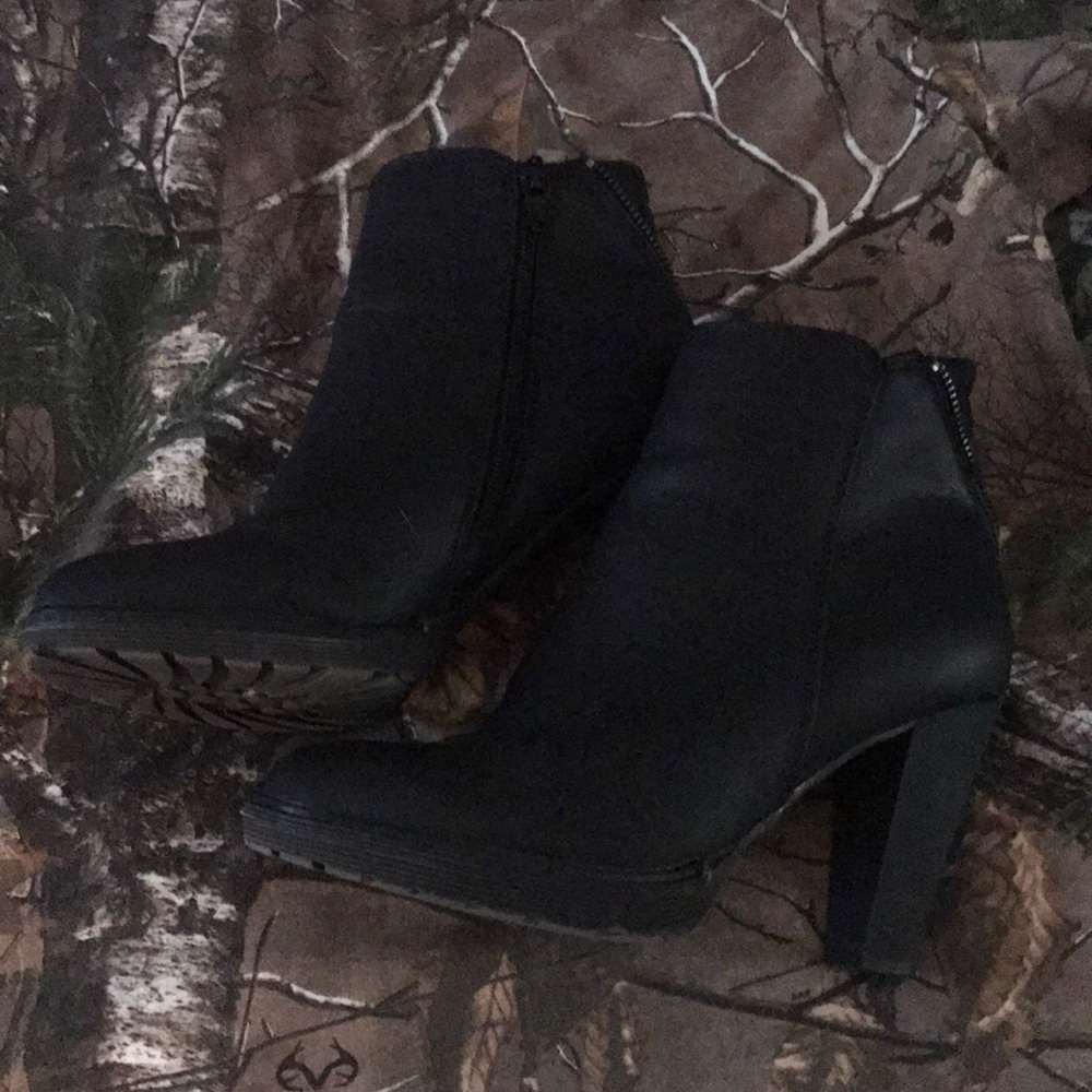 Cute White Mountain Black Booties